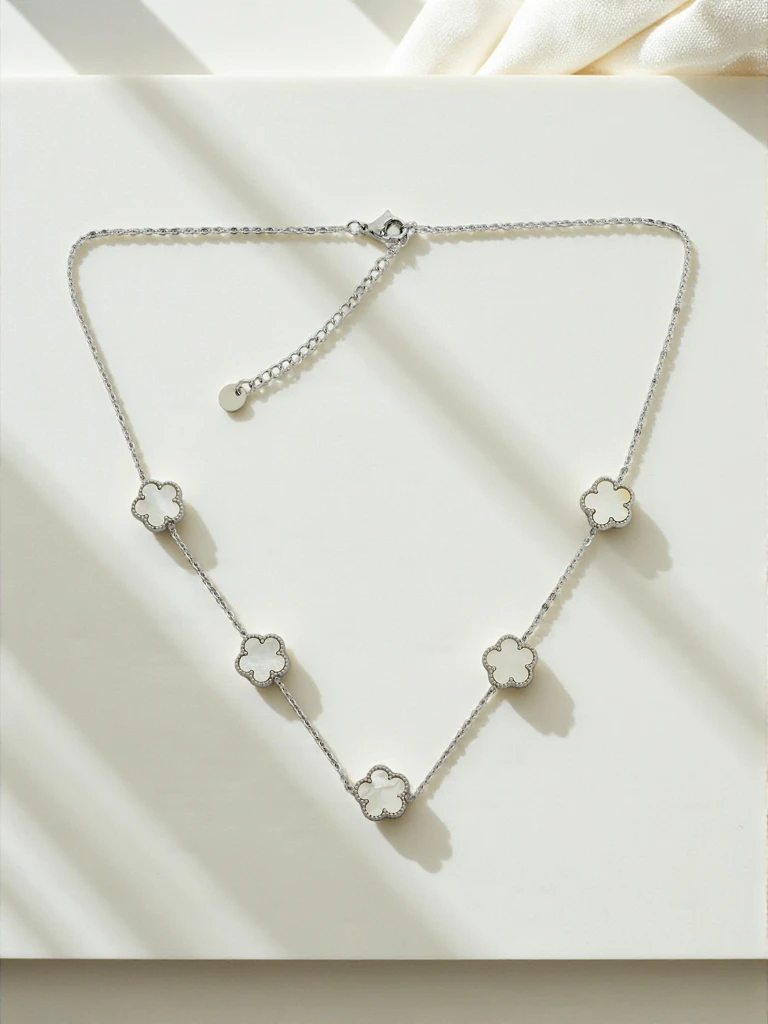 Sofia Argentum Collana – Silver necklace with mother-of-pearl flowers