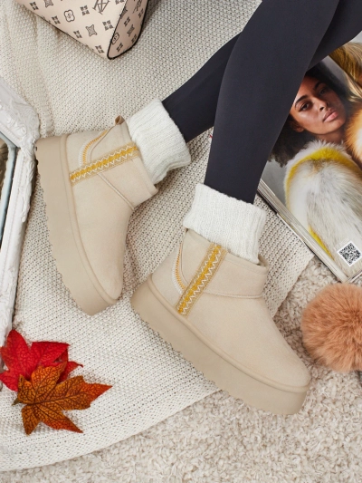 Short women's snow boots a'la Pravel