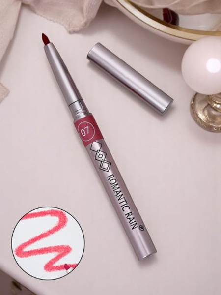 Lip pencil in the color Beige Marshmallow