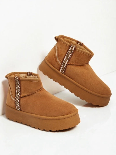 Short women's snow boots a'la Pravel