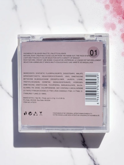 Palette of 4 blush shades with mirror