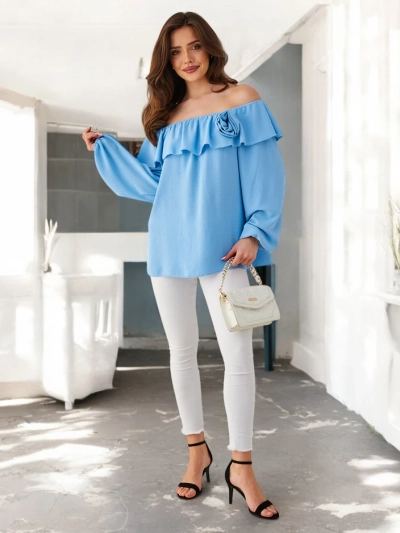 Royalfashion Naiste õlavarredelt avatud topp volangide ja lilledega