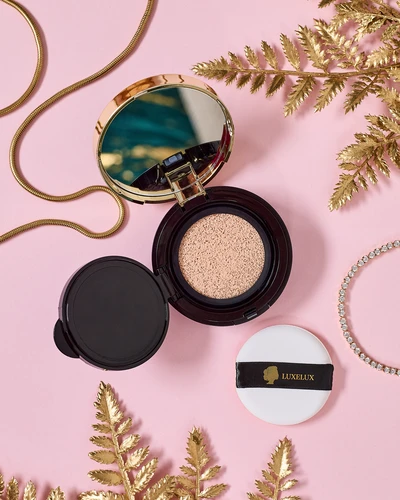 Luxeluxi pressitud pulber näole kompaktis peegliga 15 g