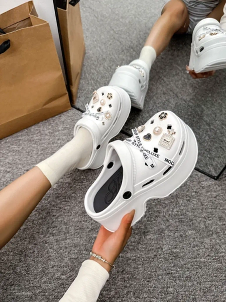 Royalfashion Women's rubber flip-flops with decorations Dellos