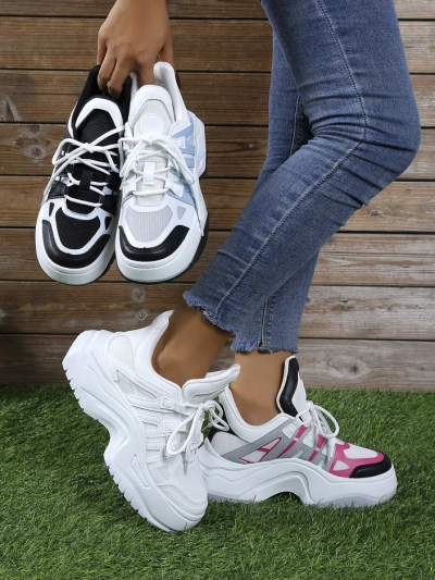 Royalfashion Women's sporty sneakers on a thicker sole Loness