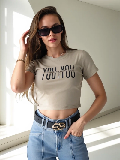 Royalfashion naiste puuvillane crop top, millel on kiri