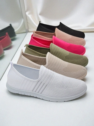 Naiste valged slip-onid Kangast Callisto – kerged jalanõud kevadeks ja suveks