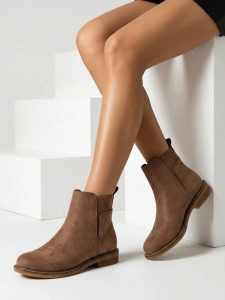 светло-коричневый