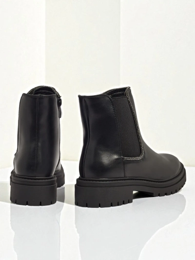 Tsirkoonidega ökonahast poolsaapad Novira