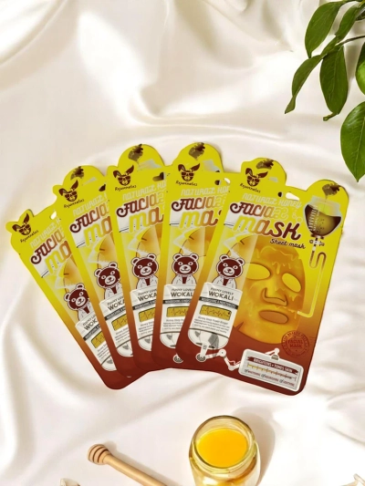 Face mask with activated charcoal, deeply cleansing, firming and pore-reducing