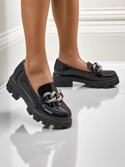 Naiste lakitud ökonahast keti ja kevadega Hera Nero loaferid