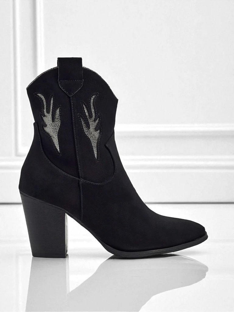 Kontsaga naiste kauboisaapad dekoratiivsete detailidega Cendria