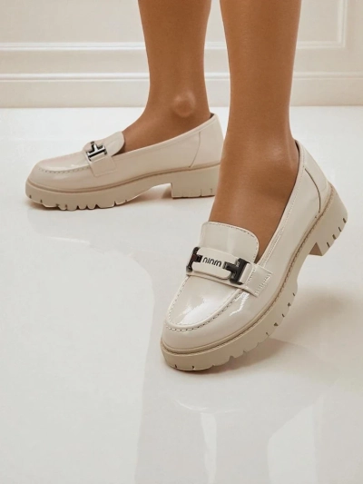 Naiste beežid madala kontsaga kunstnahast Atena loaferid