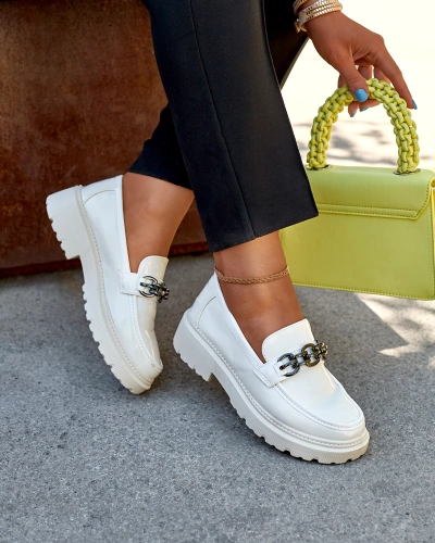 Naiste lakitud mokassinad kreemikas värviga Adolos- Jalatsid