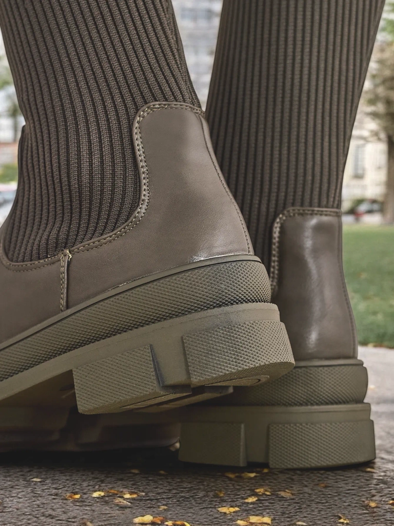 Женские сапоги на подкладке Royalfashion Bireno