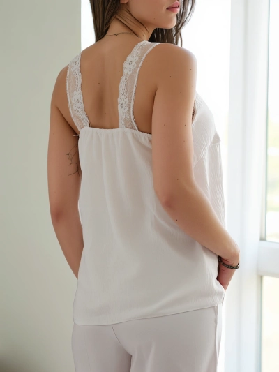 Royalfashion Naiste lõhikuga blouse, millel on pits