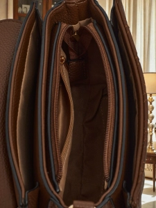 Темно-коричневый