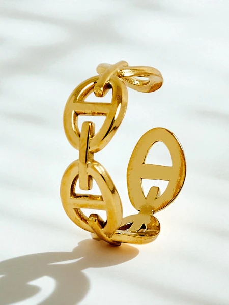 Браслет-обруч Dolce Vita с декоративными шармами