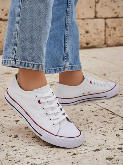 Aurelia Bianca – Classic white women's sneakers on a flat sole