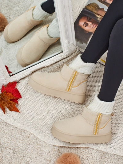 Lühikesed naiste a'la lumesaapad Pravel