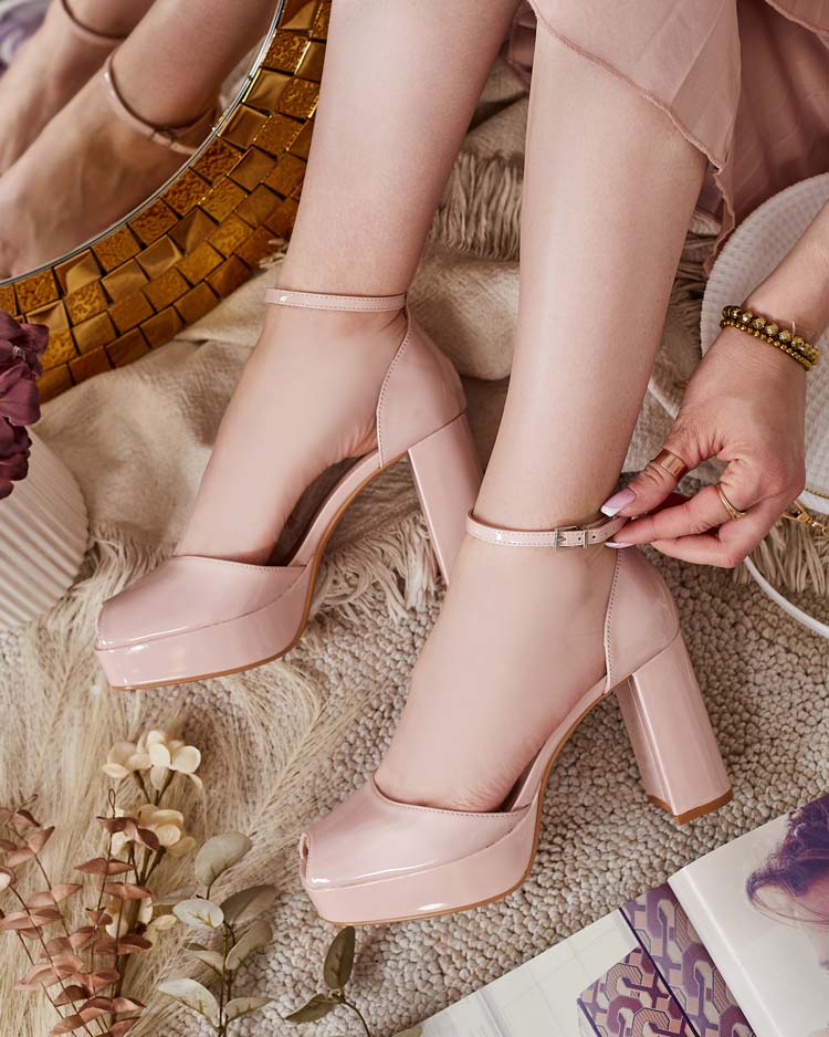 Royalfashion Naiste Lefeyoa lakitud postisandaalid