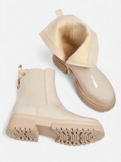 Lakitud kunstnahast naiste saapad Calebi