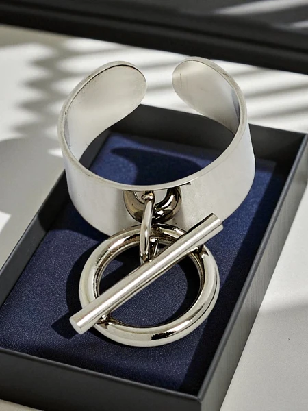 Dolce Vita käevõru dekoratiivsete amulettidega