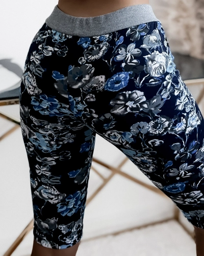 Women's 3/4 shorts in navy blue and flowers PLUS SIZE - Clothing