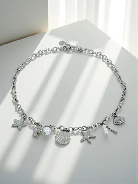 Naszyjnik Atena Charm Sea – złote amulety z motywami morskimi