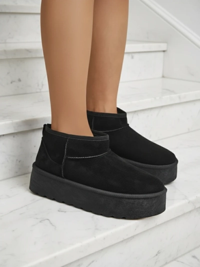 Royalfashion Women's platform a'la snow boots in black Dagodo