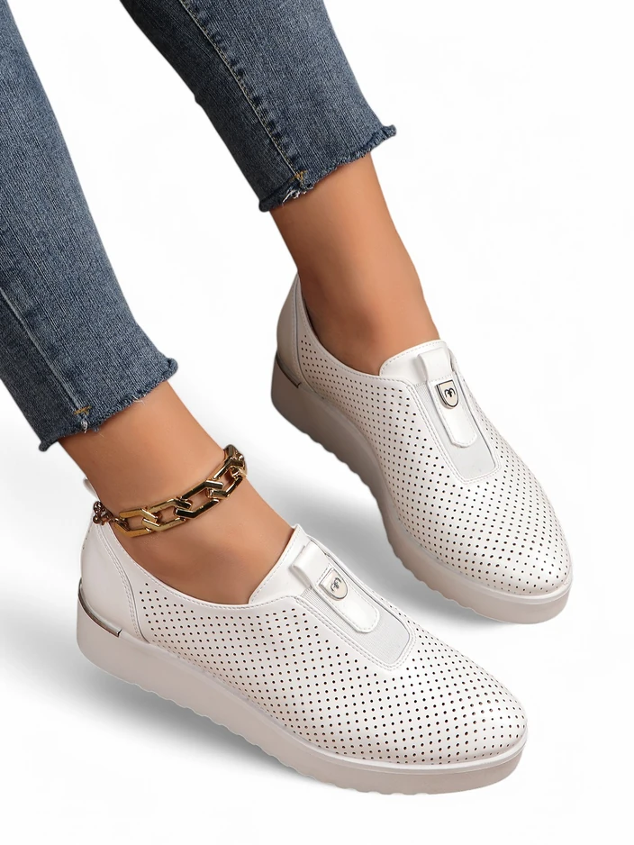 Royalfashion Slip-on women's perforated shoes Goffies