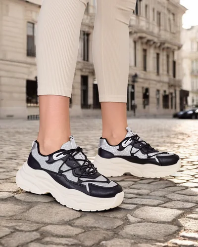 Royalfashion Naiste snekaerid paksema tallaga Teresii