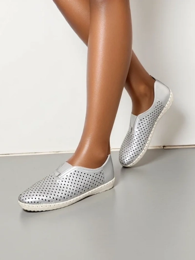 Royalfashion Женские перфорированные лоферы Gofielle