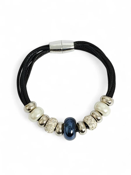 Naiste helmestega sädelev nöörkäevõru