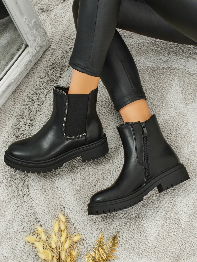 Tsirkoonidega ökonahast poolsaapad Novira