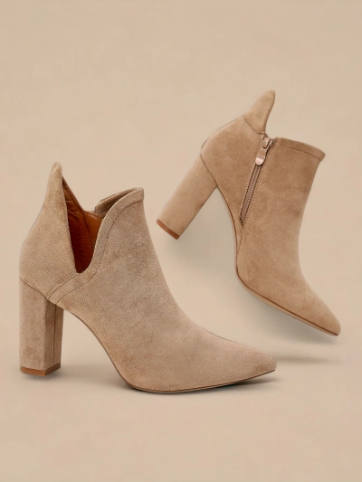 Jasnobrązowe damskie botki na słupku z wycięciem Alania - Obuwie