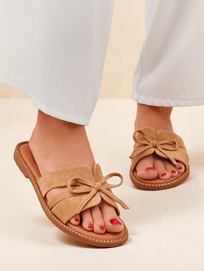 Royal Fashion women's flat slippers with a bow.