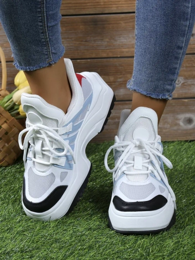 Royalfashion Women's sporty sneakers on a thicker sole Loness