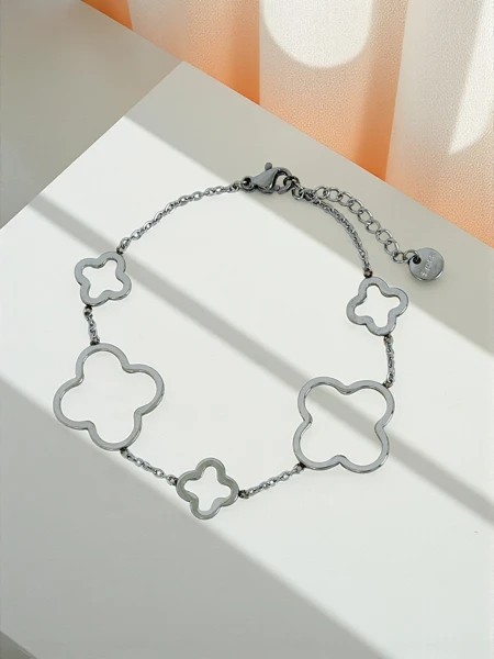 Bransoletka Lira Flower z motywem koniczyny