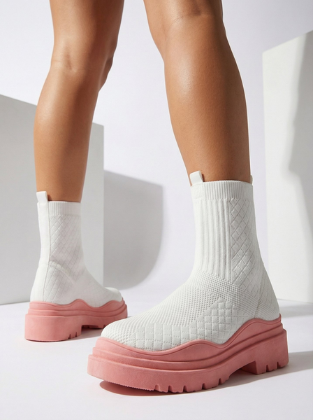 Valged ja roosad lameda kontsaga naiste saapad Seritis - Jalatsid