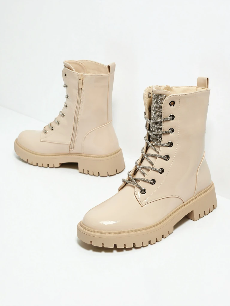 Lakitud paeltega naiste poolsaapad Fjorra