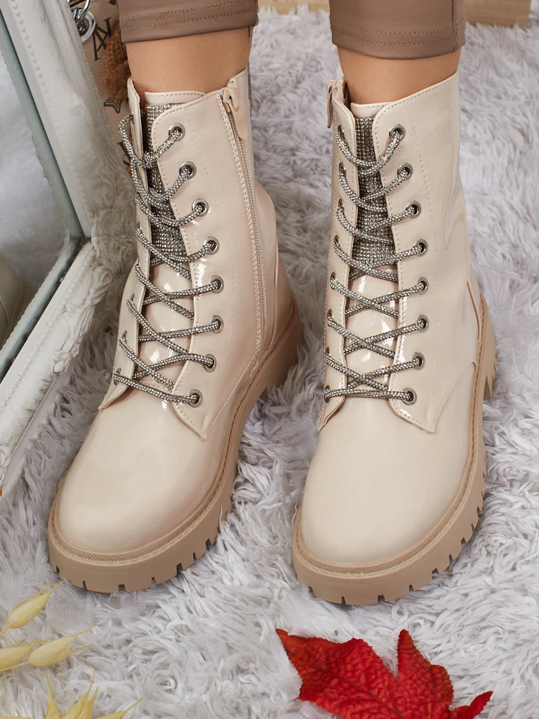 Lakitud paeltega naiste poolsaapad Fjorra