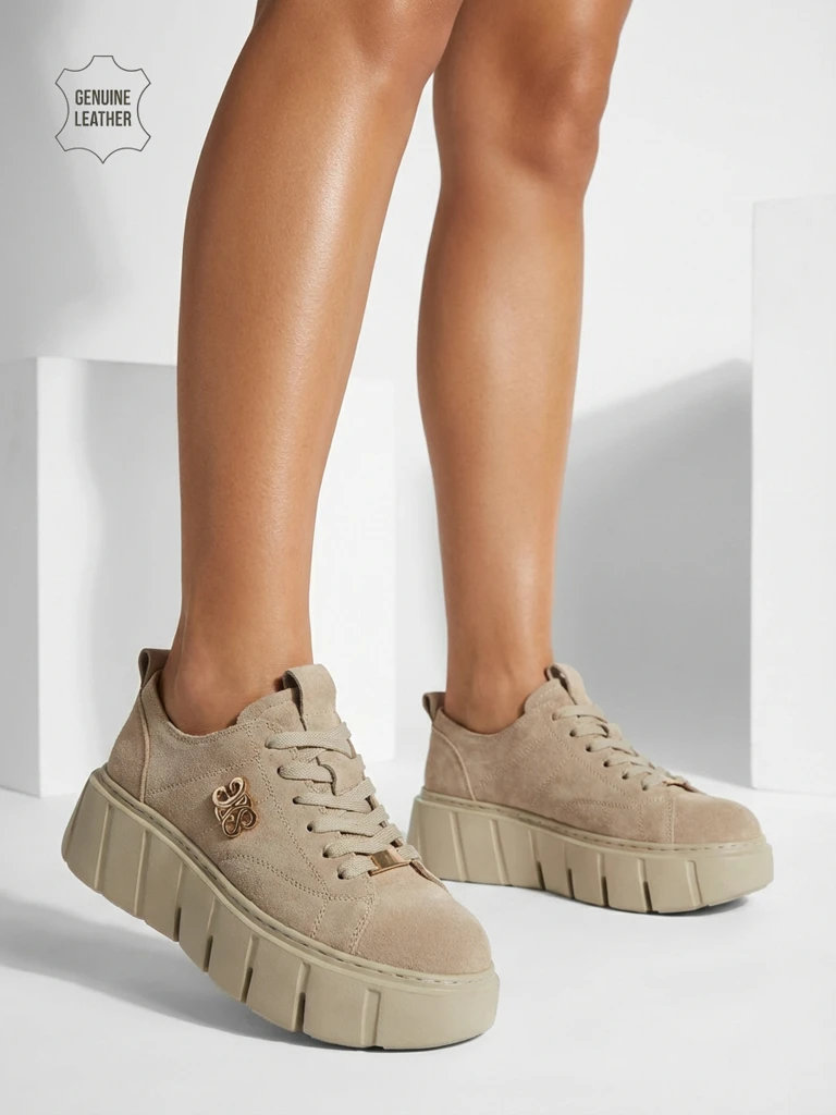 Naiste naturaalsest nahast sportlikud tossud Renos