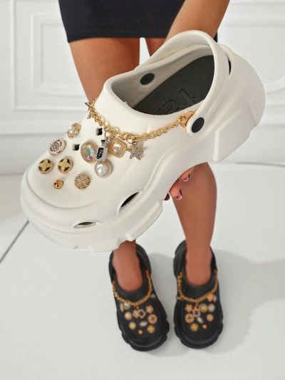 Caligae Aurelia Bianca sandals with chain decorations in a glamour style