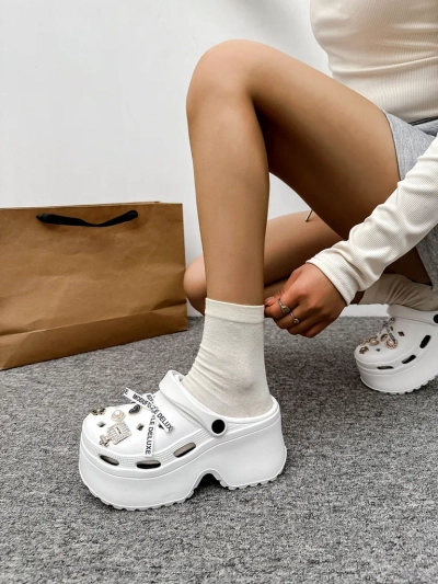 Резиновые шлепанцы Royalfashion для женщин с украшениями Dellos