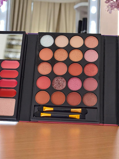 ANYLADY Compact makeup palette – eyeshadows, contour, lips 33 shades