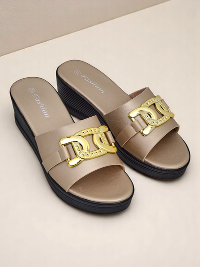 Royalfashion Женские босоножки на танкетке Nolia