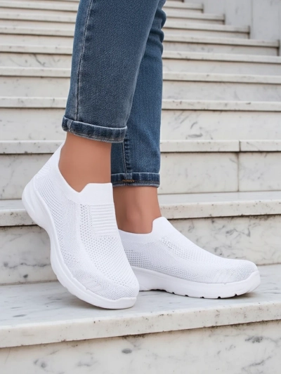 Valged naiste slip-on tossud Aura Bianca – kerged ja hingavad suveks ja kevadeks