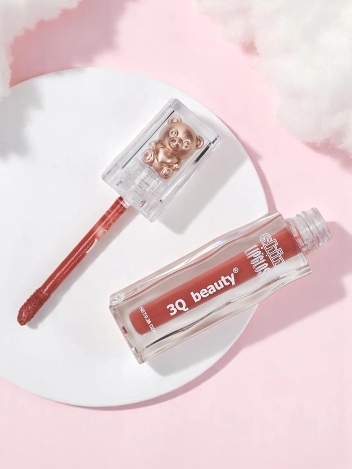 Lipstick in the color Fluffy RoseWood