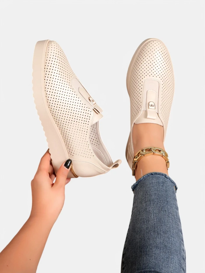 Royalfashion Slip-on naiste perforatsiooni kingad Goffies